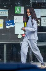 MALIA OBAMA ata a Smoke Shop in Los Feliz 01/23/2022