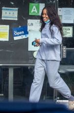 MALIA OBAMA ata a Smoke Shop in Los Feliz 01/23/2022