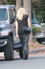 MALIN AKERMAN Outside a Friend