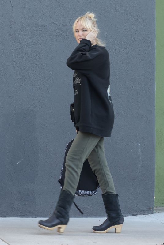 MALIN AKERMAN Picks up Her Son from a School in Los Angeles 01/25/2022