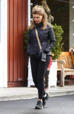 MARIA SHRIVER Shopping at Brentwood Country Mart 01/17/2022