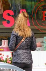 MARIA SHRIVER Shopping at Brentwood Country Mart 01/17/2022