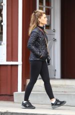 MARIA SHRIVER Shopping at Brentwood Country Mart 01/17/2022