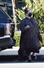 MELISSA MCCARTHJY at HomeGoods in Los Angeles 01/23/2022