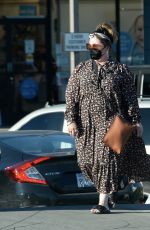 MELISSA MCCARTHJY at HomeGoods in Los Angeles 01/23/2022