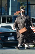 MELISSA MCCARTHJY at HomeGoods in Los Angeles 01/23/2022