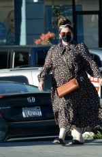 MELISSA MCCARTHJY at HomeGoods in Los Angeles 01/23/2022