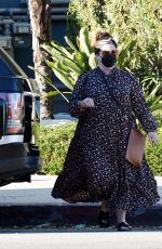 MELISSA MCCARTHJY at HomeGoods in Los Angeles 01/23/2022
