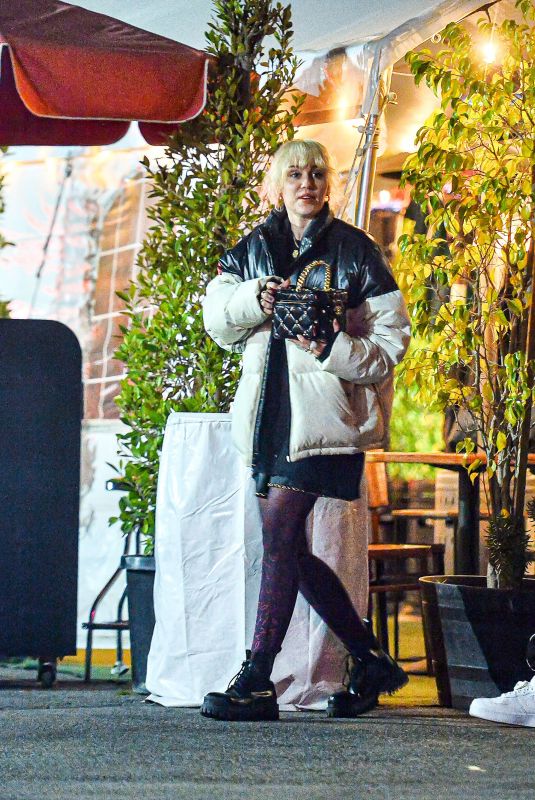 MILEY and NOAH CYRUS Celebrates Noah’s 22nd Birthday with Friends in Studio City 01/09/2022