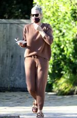 MOLLY SIMS Leaves a Friend