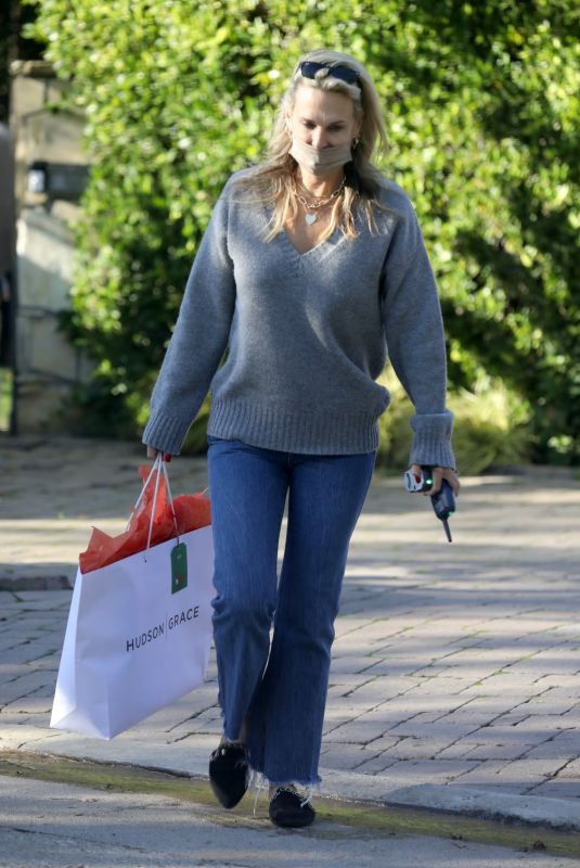 MOLLY SIMS Out Shopping in Brentwood 01/13/2022