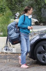 NATALIE PORTMAN Leaves Friend