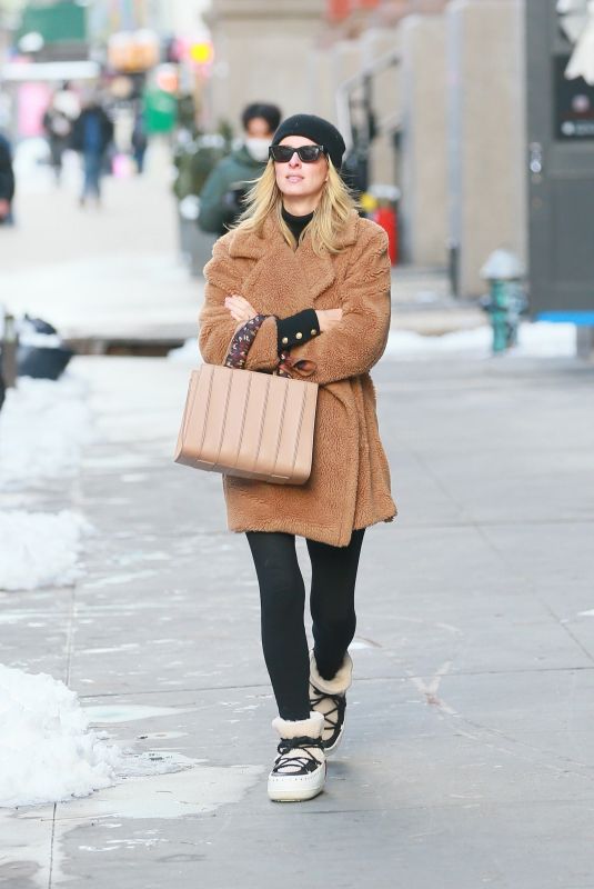 NICKY HILTON Out and About in New York 01/07/2022