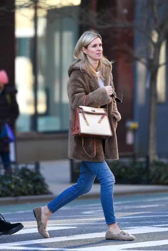 NICKY HILTON Out and About in New York 01/18/2022