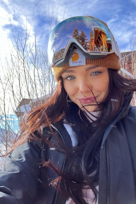 OANA GREGORY - Instagram Photos 01/16/2022
