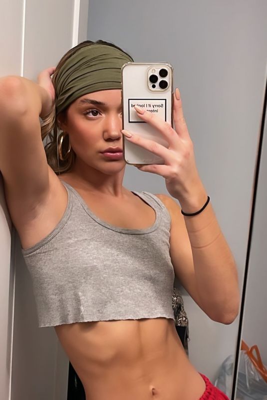 OLIVIA PONTON - Instagram Photos 01/30/2022