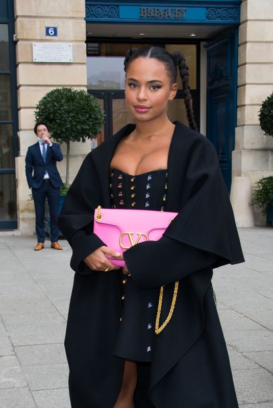 PAOLA LOCATELLI Arrives at Valentino Haute Couture Spring/Summer 2022 Show at Paris Fashion Week 01/26/2022