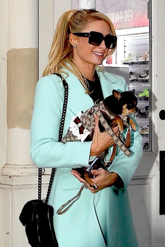 PARIS HILTON Leaves Her Apartment in New York 01/27/2022