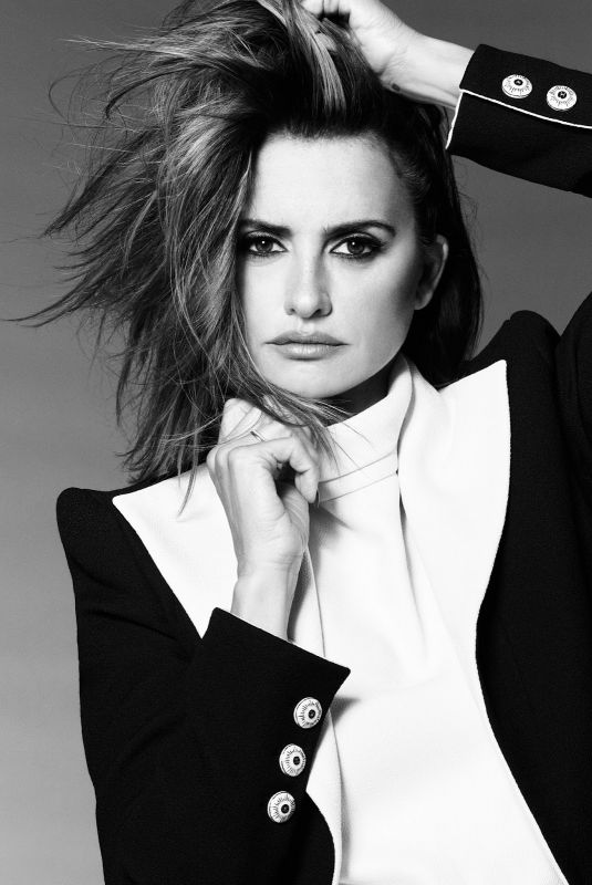 PENELOPE CRUZ for Vogue Magazine, Arabia December 2021