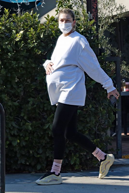 Pregnant JESSICA HART at a Chinese Herbal Medicine and Acupuncture in Los Angeles 01/26/2022