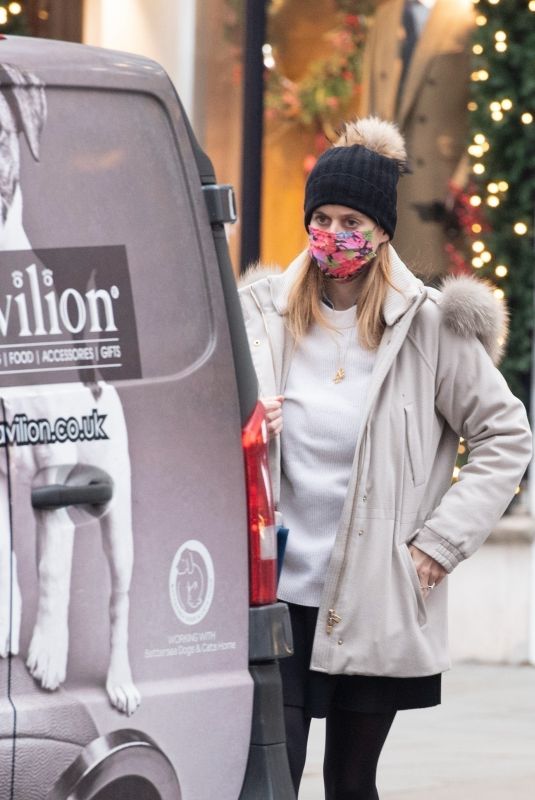 PRINCESS BEATRICE Out Shopping in Chelsea 12/17/2021