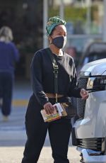 REGINA KING Leaves Chase Bank in Los Angeles 01/04/2022