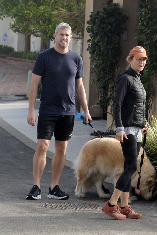 RENEE ZELLWEGER and Ant Anstead Out Jogging in Laguna Beach 01/06/2022
