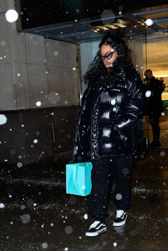 RIHANNA Out SHopping in New York 01/28/2022