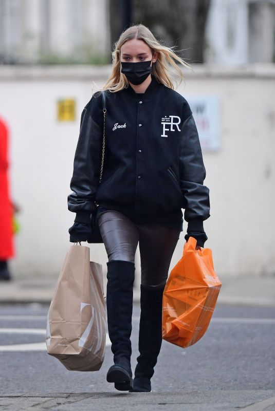 ROXY HORNER Out Shopping in Notting Hill 01/25/2022
