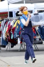 RUMER and SCOUT WILLIS Sell Their Clothes at a Local Flea Market in Silver Lake 01/29/2022