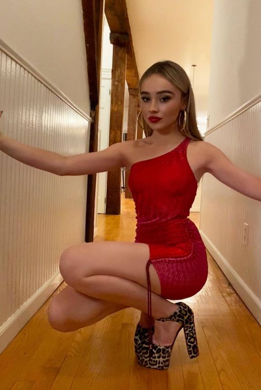 SABRINA CARPENTER - Instagram Photos and Video 01/24/2022