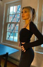SABRINA CARPENTER - Instagram Photos and Videos 01/04/2022
