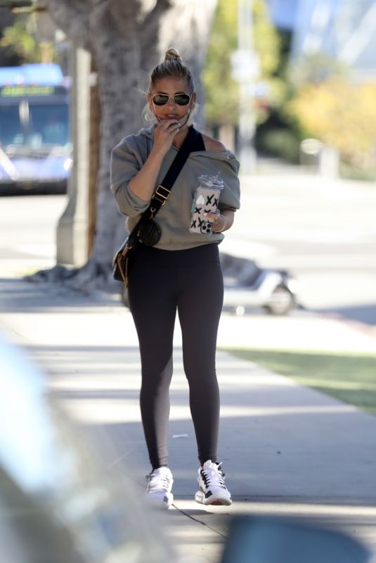 SARAH MICHELLE GELLAR Out for Iced Coffee After Workout in Brentwood 01/11/2022