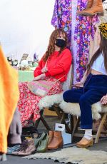 SCOUT and RUMER WILLIS Set up a Stand at Silverlake Flea Market 01/30/2022