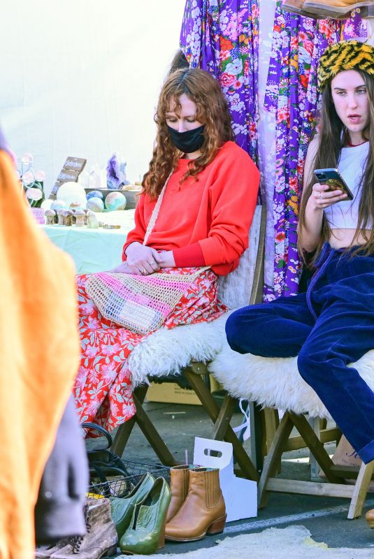 SCOUT and RUMER WILLIS Set up a Stand at Silverlake Flea Market 01/30/2022