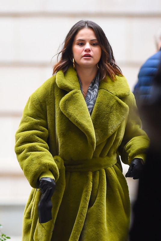 SELENA GOMEZ on the Set of Only Murders in the Building, Season 2 in New York 01/24/2022