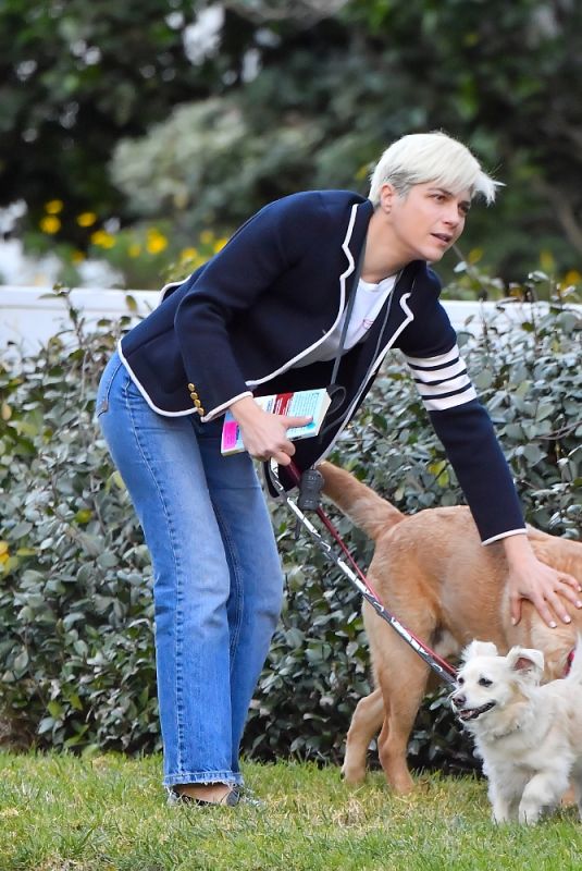 SELMA BLAIR Out with Her Dogs in Los Angeles 01/02/2022