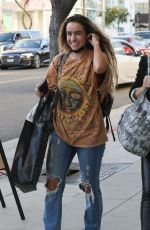 SOMMER RAY Shopping New Workout Gear at ALO Yoga in Los Angeles 01/28/2022