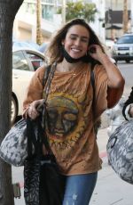 SOMMER RAY Shopping New Workout Gear at ALO Yoga in Los Angeles 01/28/2022