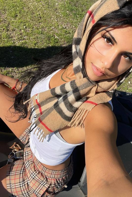 SUNNY MALOUF - Instagram Photos 01/25/2022