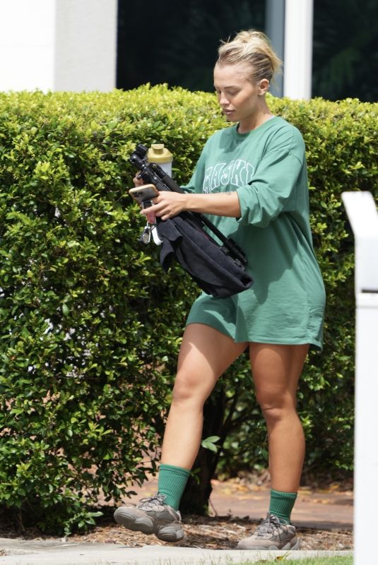 TAMMY HEMBROW Leaves a Gym on the Gold Coast 01/24/2022