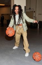TINASHE at San Antonio Spurs vs New York Knicks Game at Madison Square Garden 01/10/2022