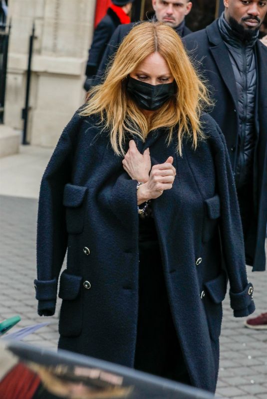 VANESSA PARADIS Leaves La Reserve Restaurant in Paris 01/25/2022