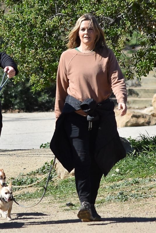 ALICIA SIVLERSTONE Out Hiking in Sherman Oaks 02/02/2022