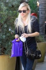 ANNA FARIS Out for Lunch with a Friend at E Baldi in Beverly Hills 02/14/2022