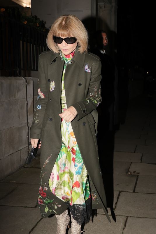 ANNA WINTOUR Arrives at Richard Quinn Show at London Fashion Week 02/19/2022