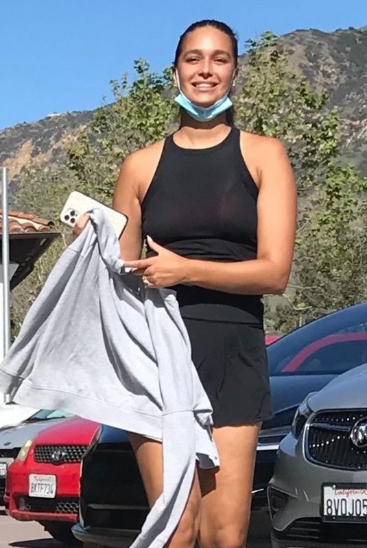 APRIL LOVE GEARY Out for Smoothie and Conversation with a Friend in Malibu 02/07/2022