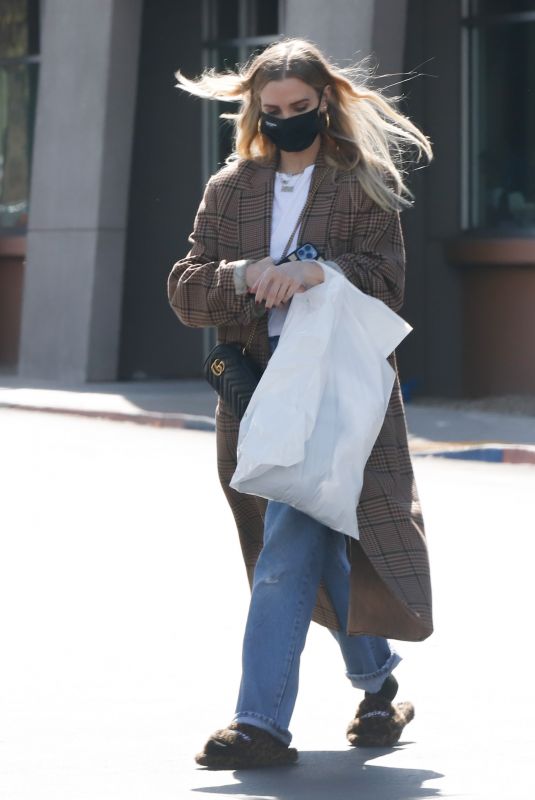 ASHLEE SIMPSON Out Shopping for Clothes in Los Angeles 02/22/2022