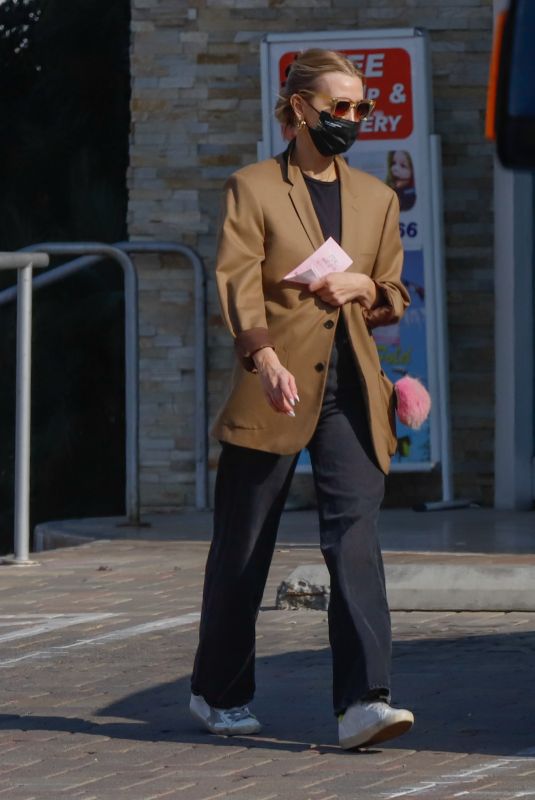 ASHLEE SIMPSON Shopping at Target in Hollywood 02/01/2022