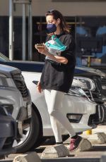 AUBREY PLAZA Iut Shopping Pet Foods in Los Angeles 02/11/2022